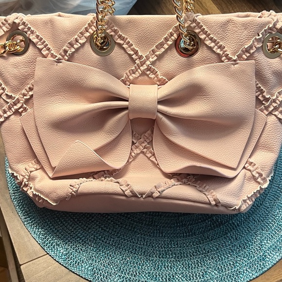 NWT, Betsey Johnson SET, Blush Crochet Bow,Shoulder Bag,Gold Chain,2 Pieces, Med - Picture 7 of 9